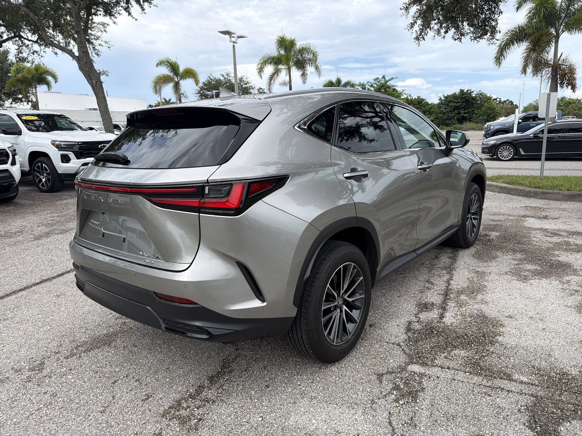 Used 2025 Lexus NX 350h AWD w/ Cold Area Package image 4