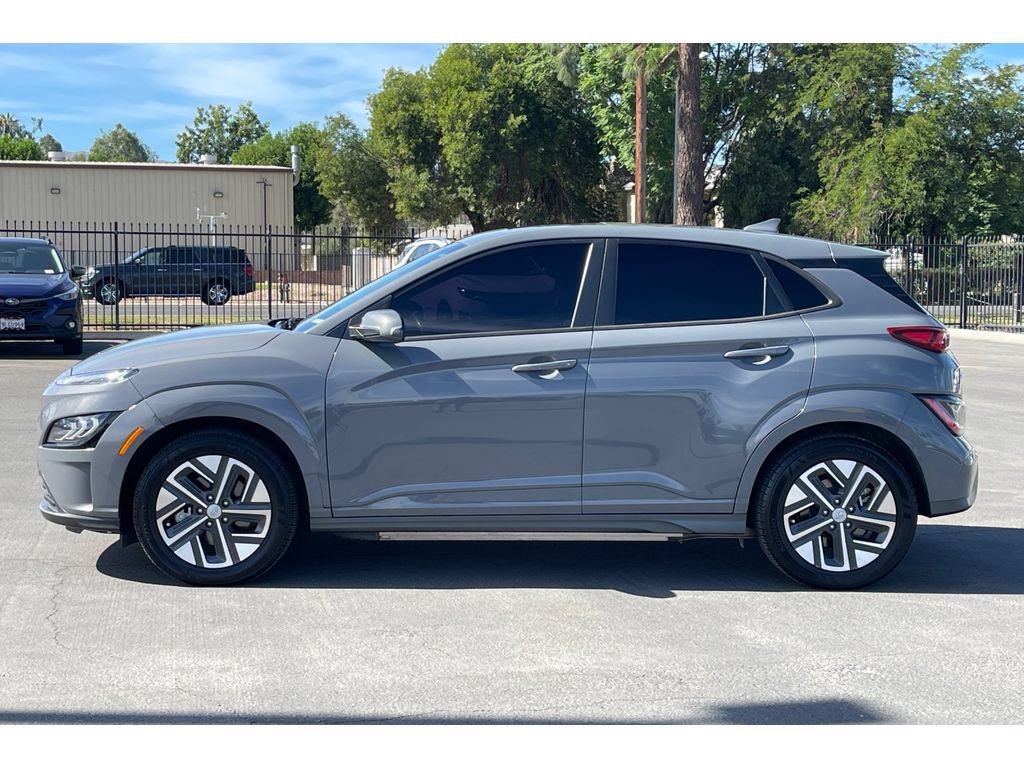Used 2023 Hyundai Kona Limited FWD image 3