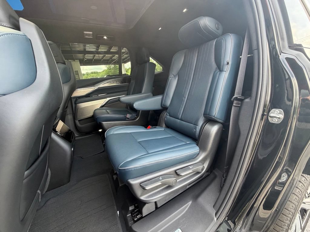 Used 2025 Cadillac Escalade IQ Luxury 2 w/ LPO, Premium Carpet Package AWD/4WD image 39