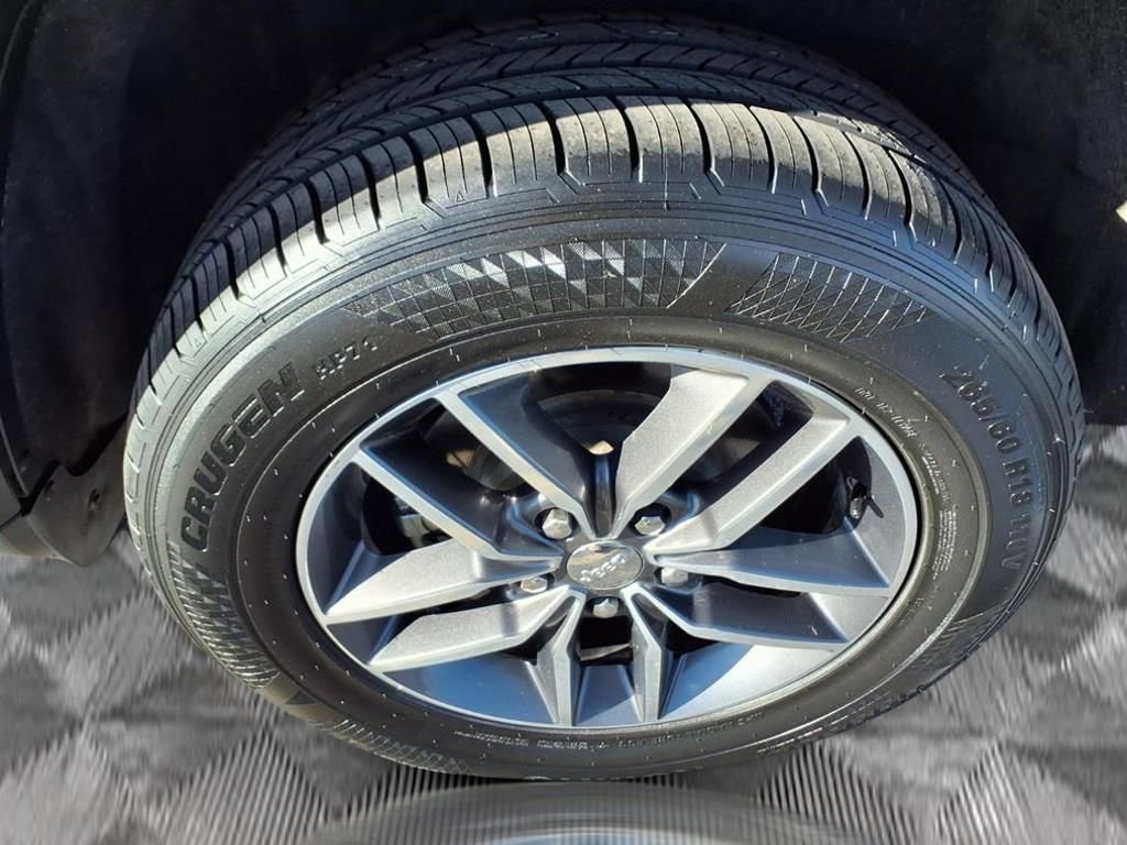 Used 2018 Jeep Grand Cherokee Limited image 20