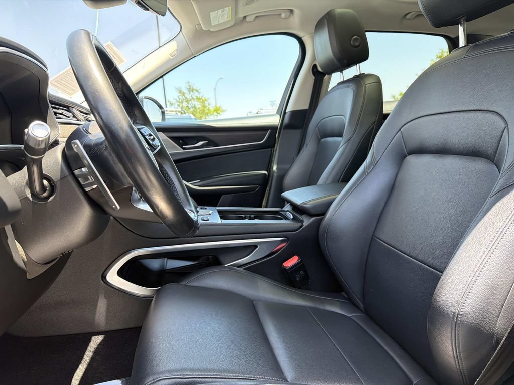 Used 2021 Jaguar F-PACE AWD/4WD image 15
