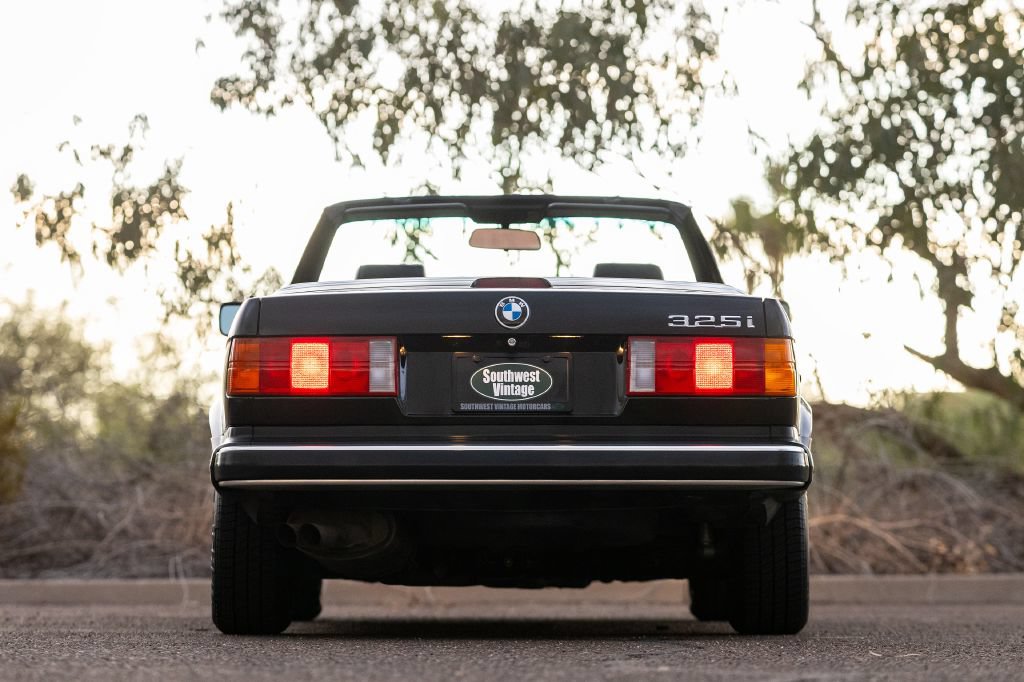 Used 1990 BMW 325i Convertible RWD image 18
