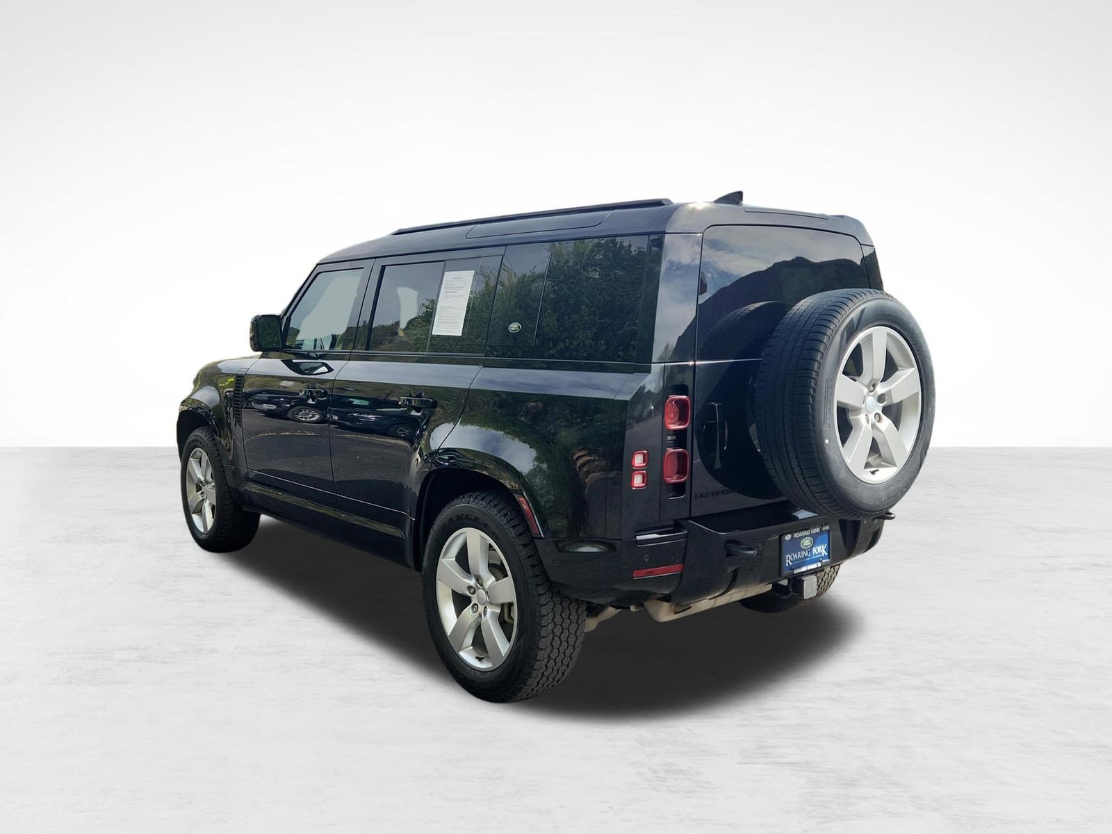 Certified 2024 Land Rover Defender 110 X-Dynamic SE AWD/4WD image 3