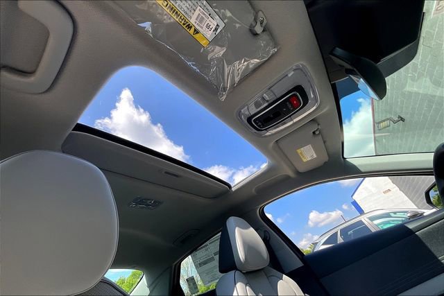 New 2025 Hyundai Elantra Limited image 28