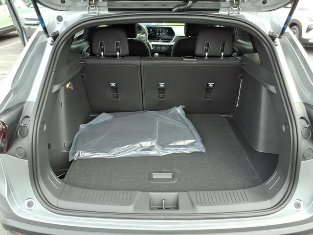 New 2026 Chevrolet Trax RS w/ Sunroof Package FWD image 9