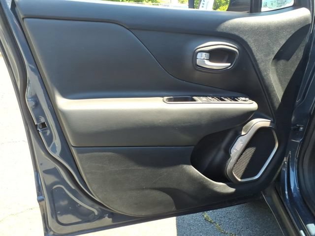 Used 2023 Jeep Renegade Latitude AWD/4WD image 24