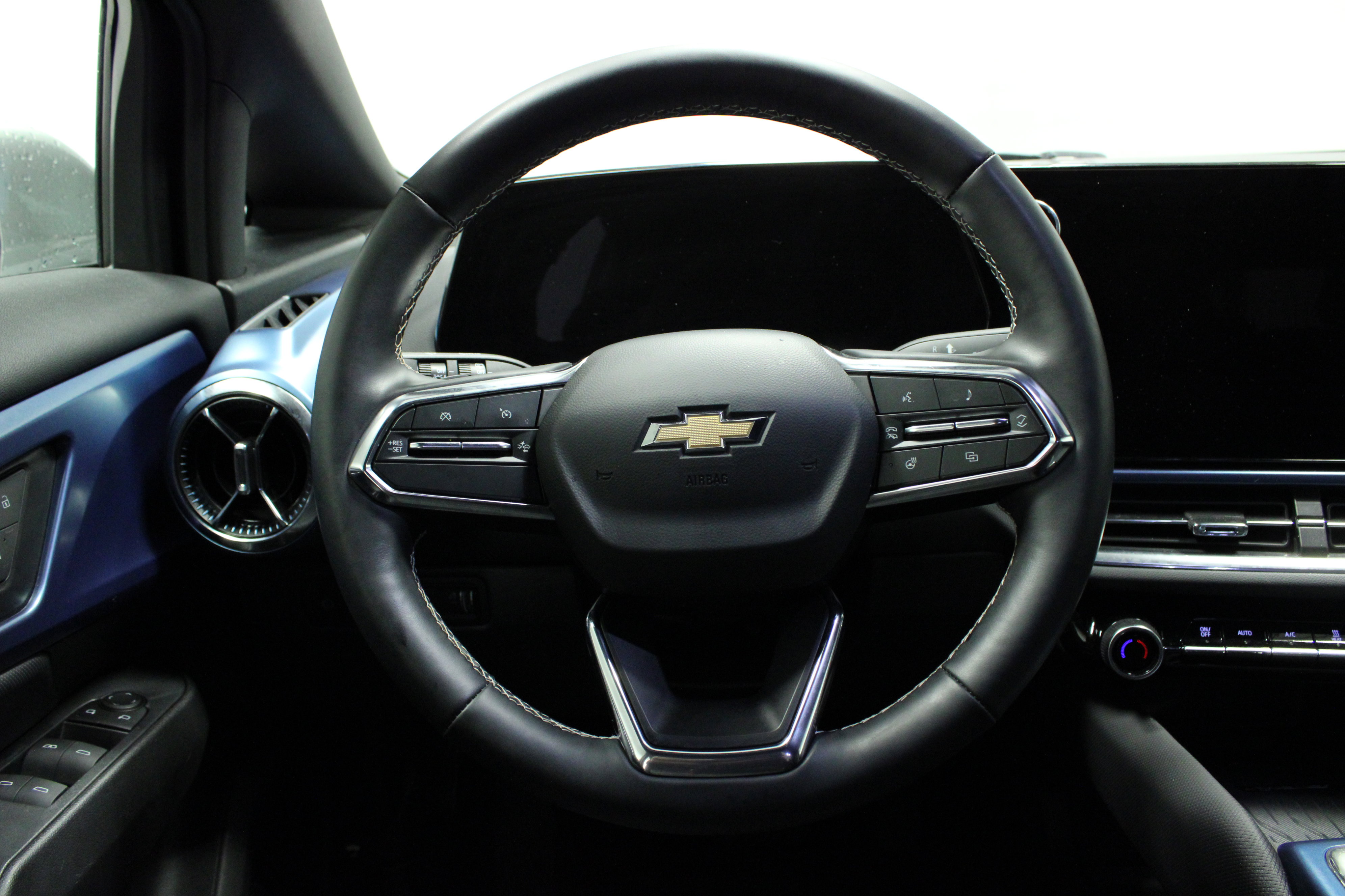 Used 2025 Chevrolet Equinox EV LT w/ Convenience Package image 20