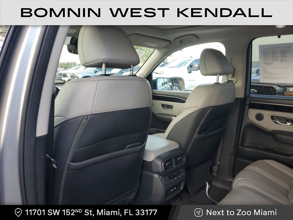 Used 2023 Honda Pilot Touring image 19