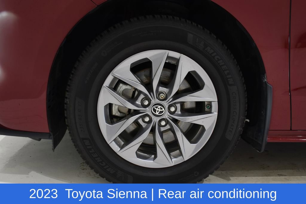 Used 2023 Toyota Sienna XLE image 7