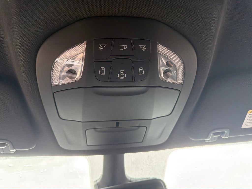 New 2027 Chrysler Pacifica Select AWD/4WD image 30