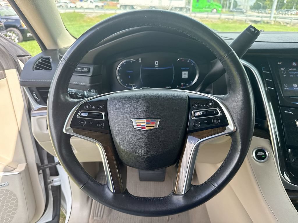 Used 2020 Cadillac Escalade ESV Premium Luxury AWD/4WD image 18