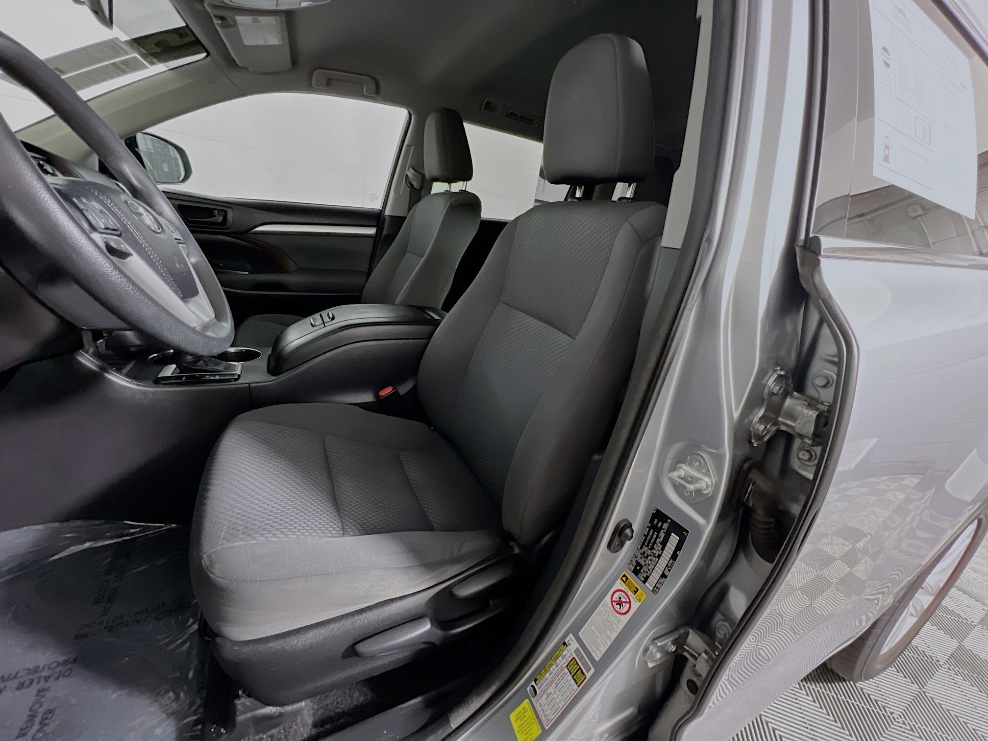 Used 2015 Toyota Highlander LE FWD image 15