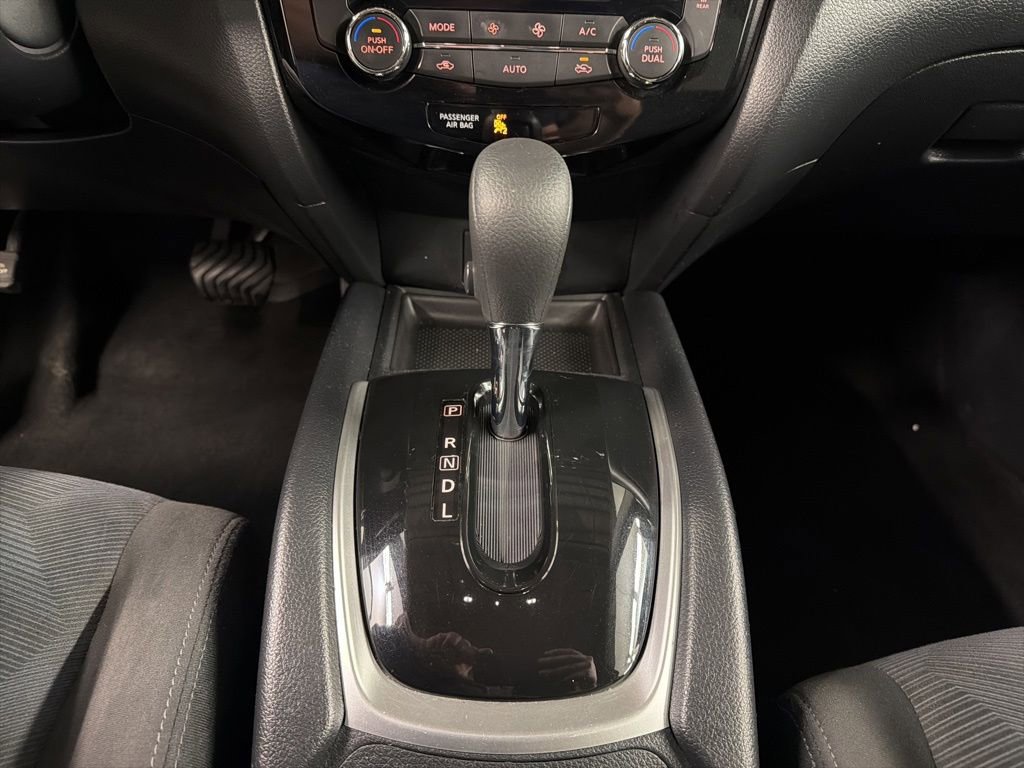 Used 2016 Nissan Rogue SV AWD/4WD image 13