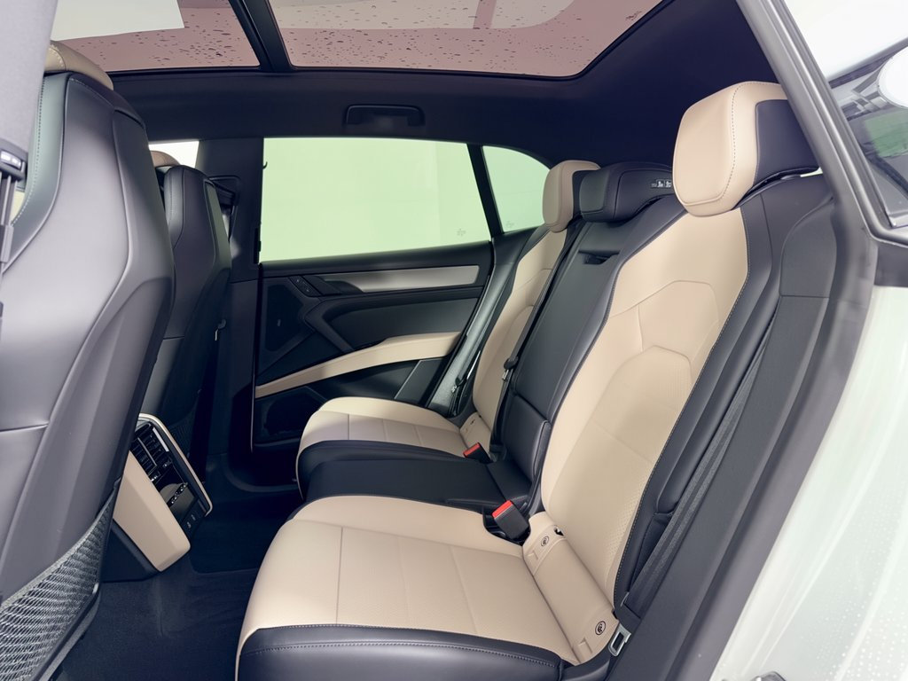 New 2026 Porsche Cayenne Coupe AWD/4WD image 25
