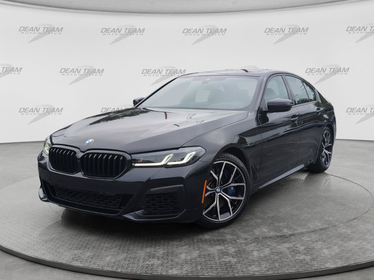 Used 2022 BMW M550i xDrive w/ Executive Package AWD/4WD image 3