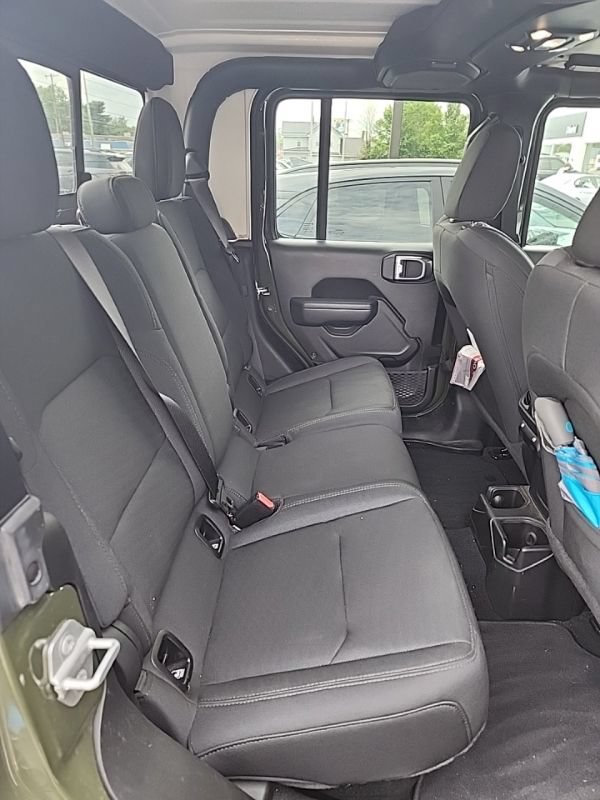 Used 2022 Jeep Gladiator Sport AWD/4WD image 10