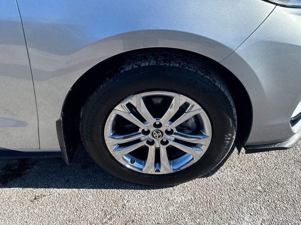 Used 2022 Toyota Sienna XSE image 43