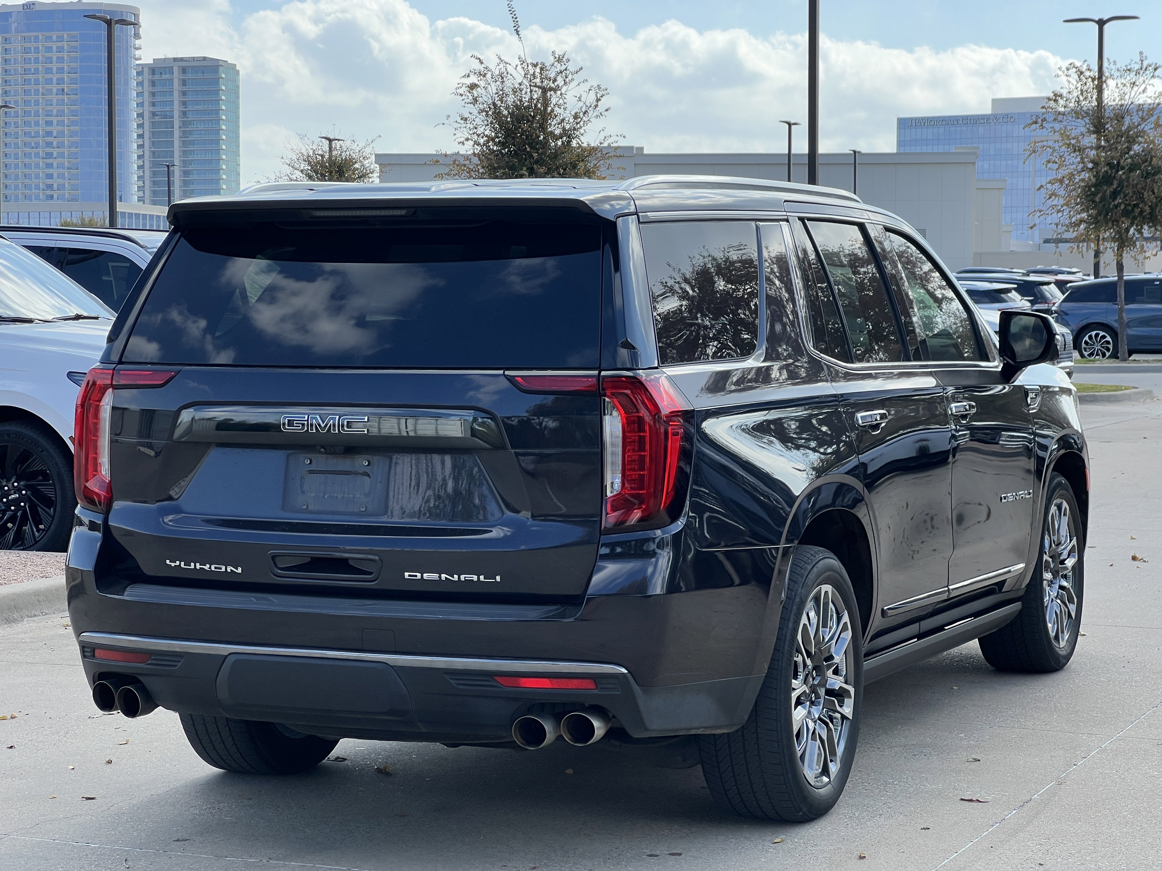 Used 2024 GMC Yukon Denali Ultimate image 9