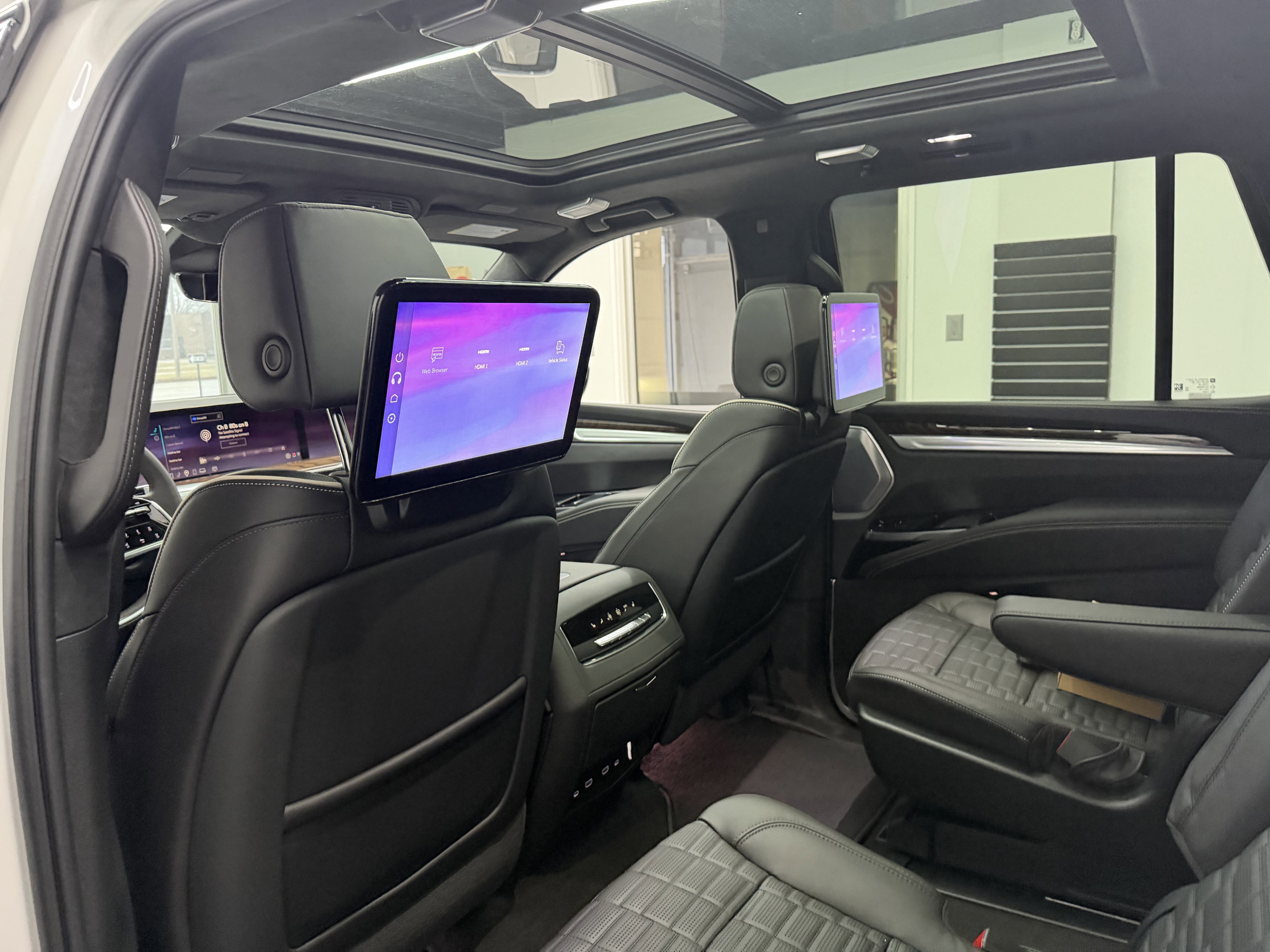 Used 2025 Cadillac Escalade Sport Platinum w/ LPO, ONYX Package image 22