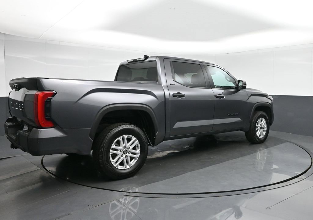 Used 2022 Toyota Tundra SR5 w/ SR5 Convenience Package image 7