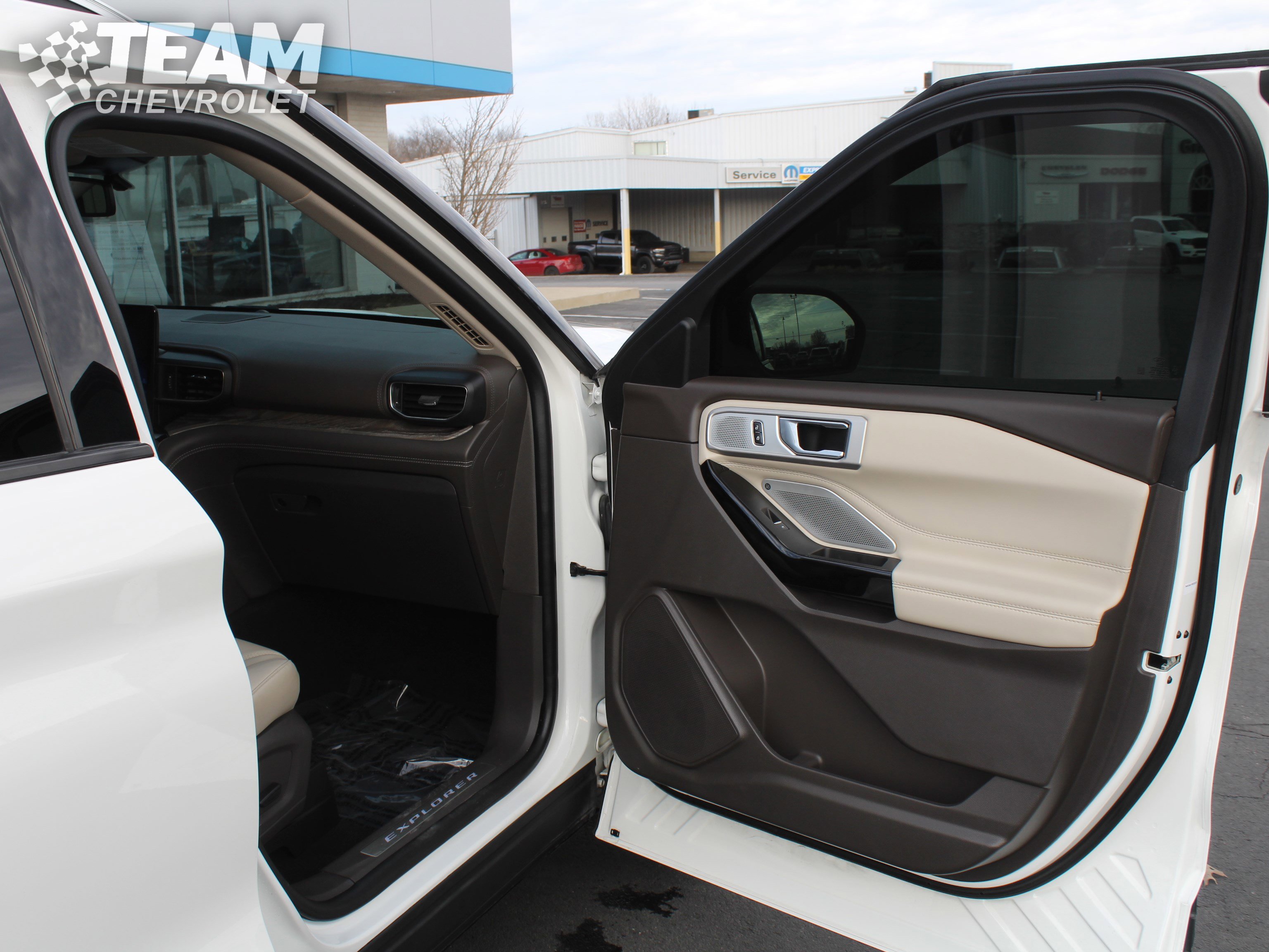 Used 2022 Ford Explorer Platinum w/ Equipment Group 601A image 29