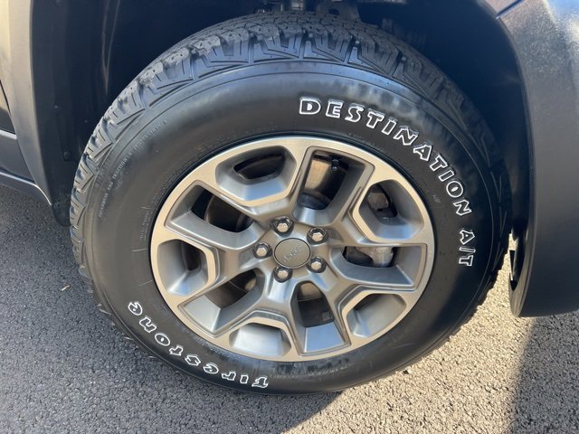 Used 2022 Jeep Cherokee Trailhawk image 10