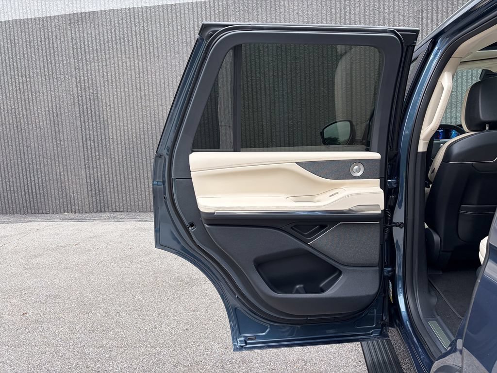 New 2027 Lincoln Navigator Reserve AWD/4WD image 23