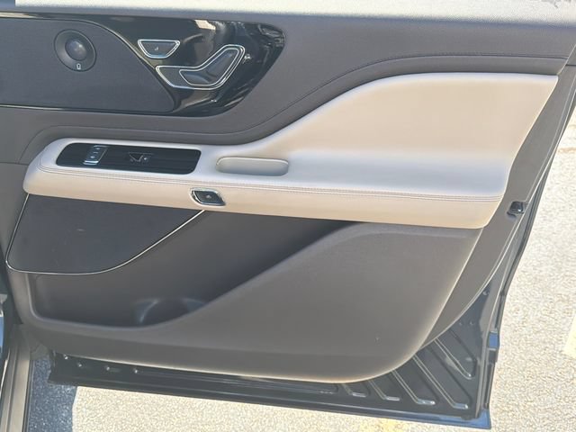 Used 2022 Lincoln Aviator Reserve w/ Equipment Group 201A RWD image 16