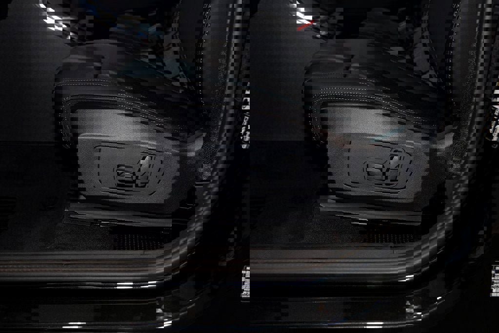 Used 2025 BMW X1 xDrive28i w/ Technology Package image 16