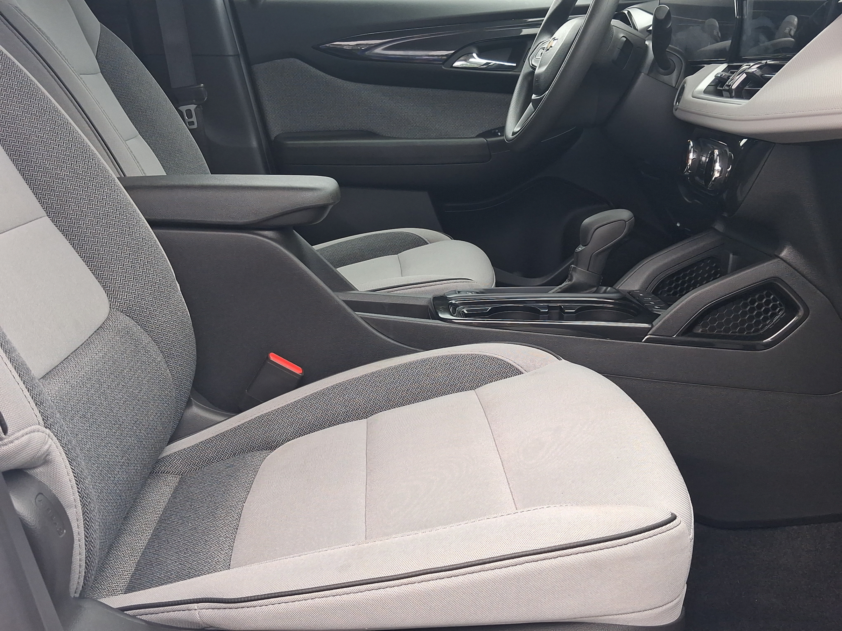 Used 2025 Chevrolet TrailBlazer LT FWD image 30