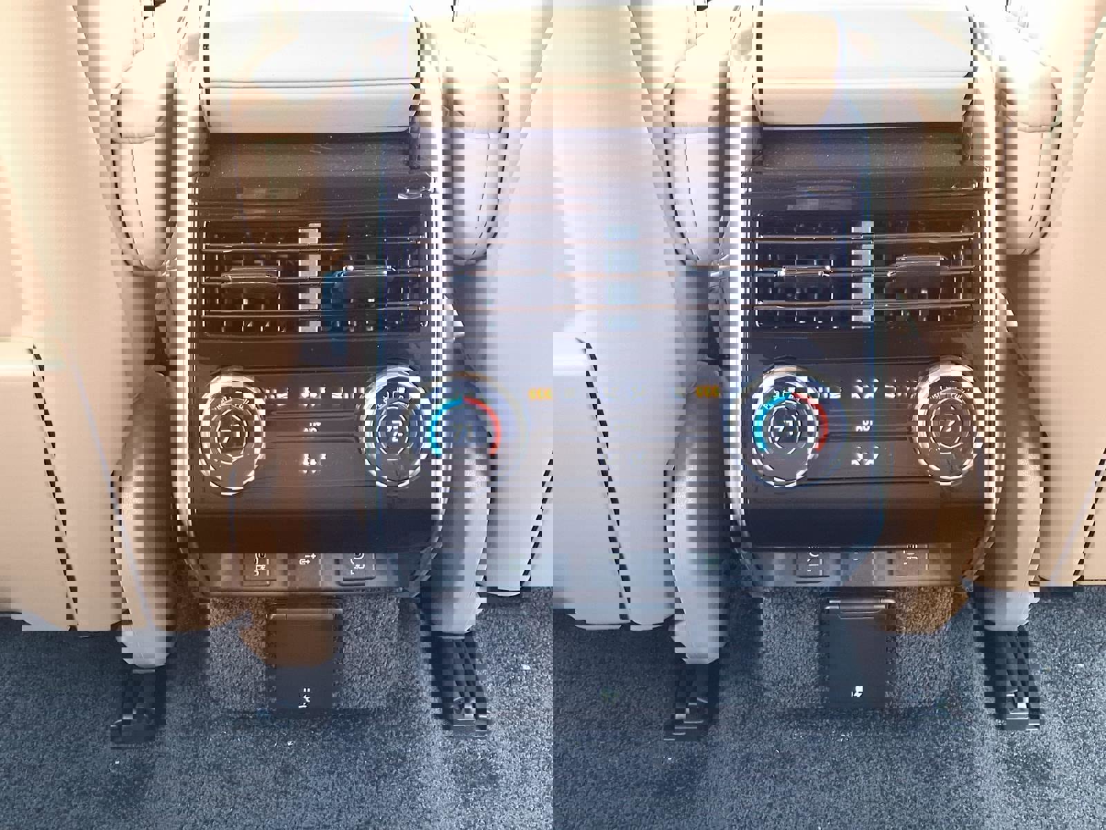 New 2026 Land Rover Range Rover Long Wheelbase SE image 25