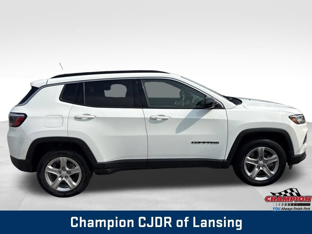 Used 2024 Jeep Compass Latitude AWD/4WD image 9