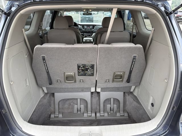 Used 2015 Kia Sedona LX FWD image 25