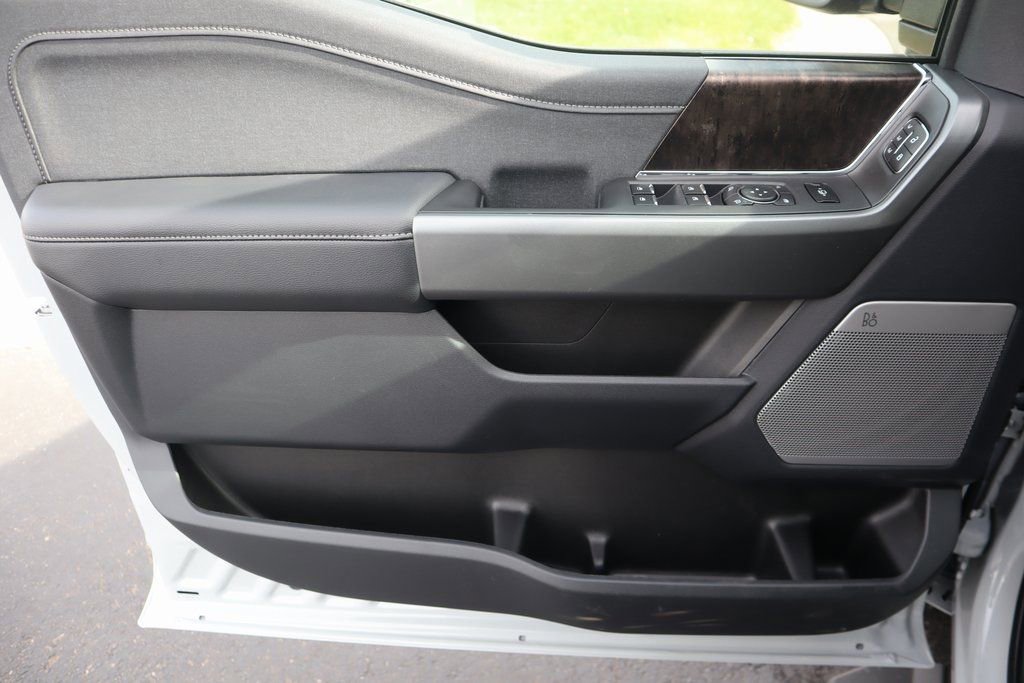 New 2026 Ford F250 Lariat w/ Black Appearance Package image 17