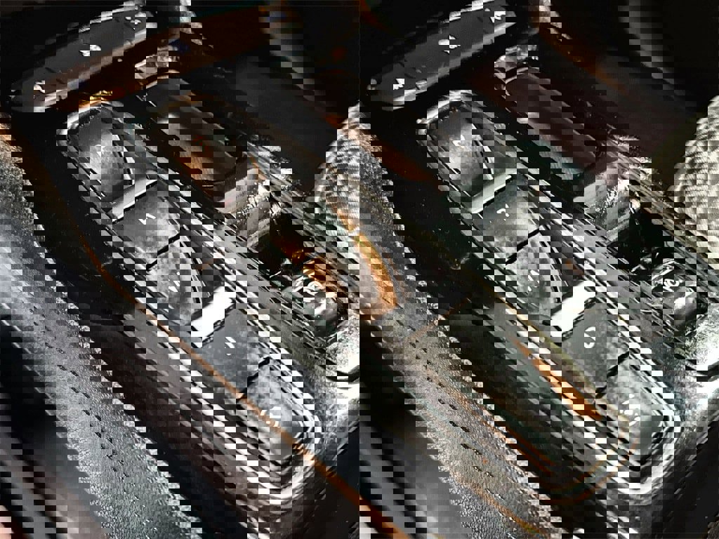 Used 2022 Chevrolet Bolt EUV LT w/ Comfort Package image 22