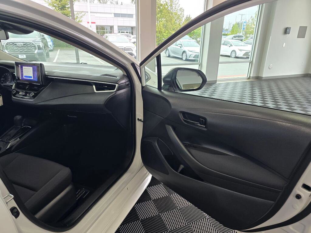 Used 2023 Toyota Corolla LE FWD image 40