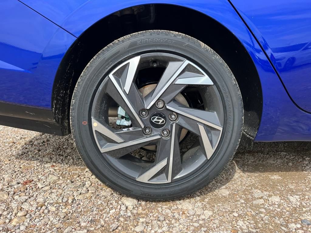 Used 2025 Hyundai Elantra SEL w/ Cargo Package image 9