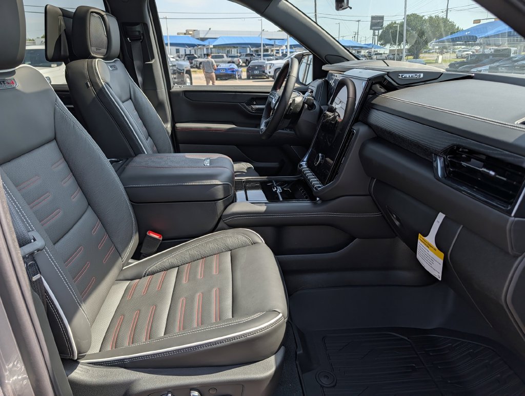 New 2026 GMC Yukon AT4 Ultimate w/ LPO, Floor Liner Package AWD/4WD image 33