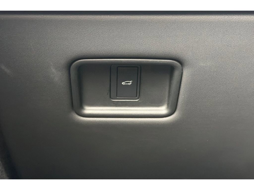 Used 2025 Land Rover Range Rover Sport SE image 32