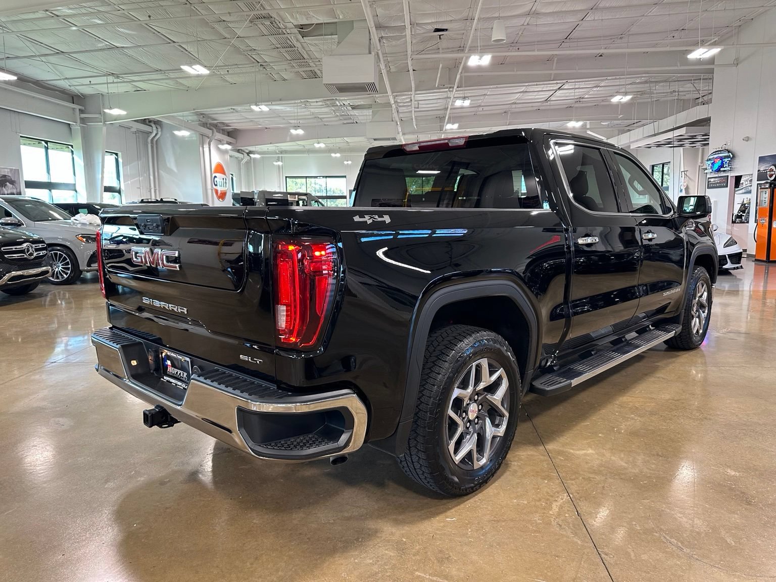 Used 2024 GMC Sierra 1500 SLT w/ SLT Premium Package AWD/4WD image 8