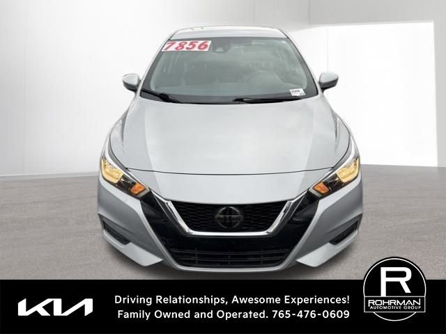 Used 2021 Nissan Versa SV image 2