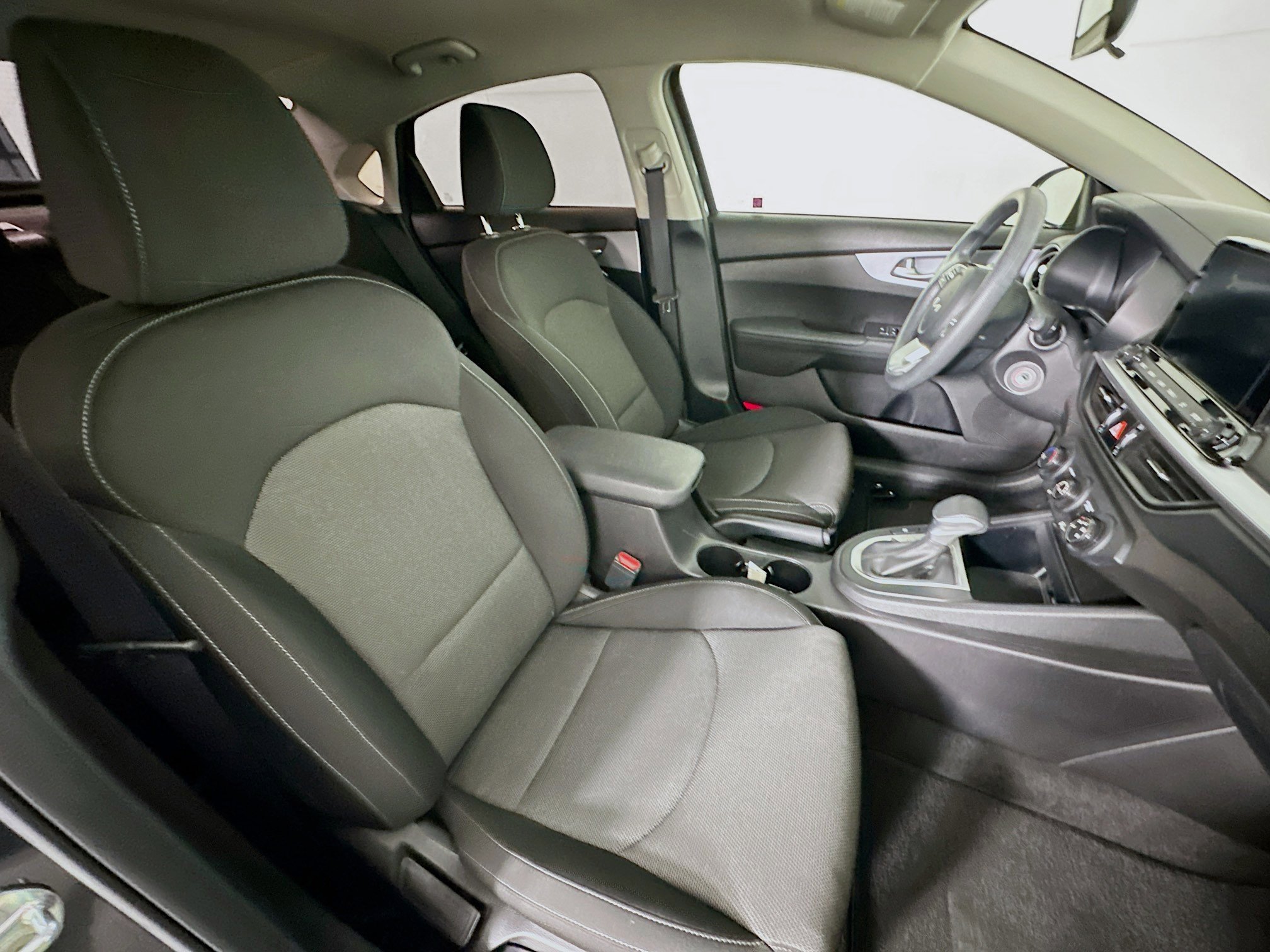 Used 2022 Kia Forte LXS FWD image 29