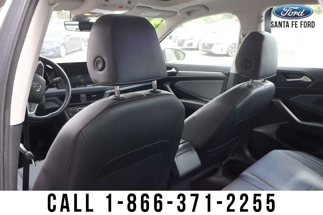Used 2025 Volkswagen Jetta SE FWD image 13