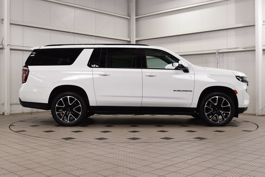 Used 2024 Chevrolet Suburban RST w/ Luxury Package AWD/4WD image 9