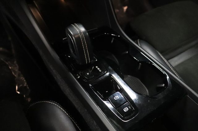 Used 2020 Volvo XC40 T5 R-Design w/ Protection Package Premier image 31