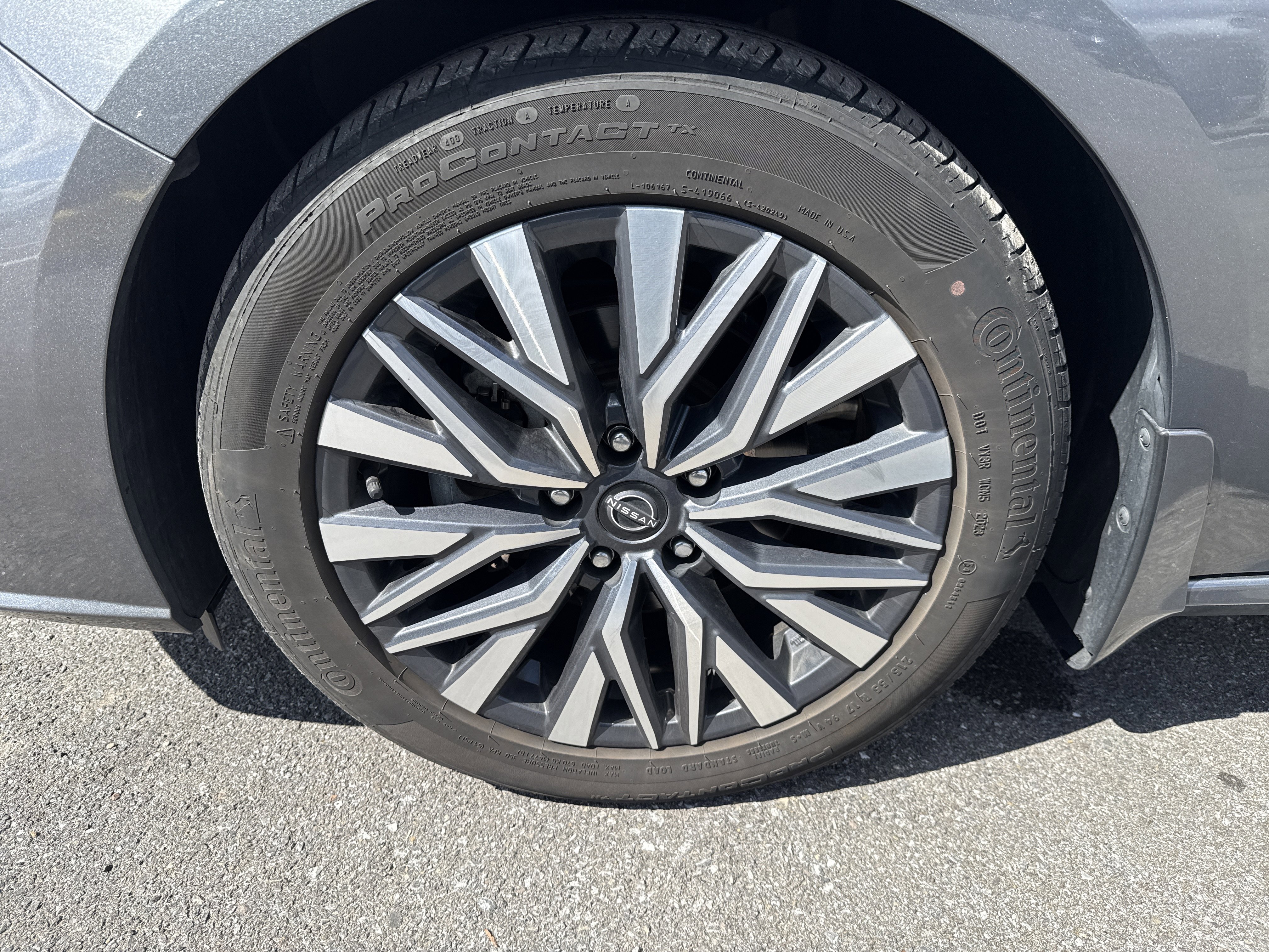 Used 2023 Nissan Altima 2.5 SV w/ SV Premium Package FWD image 11