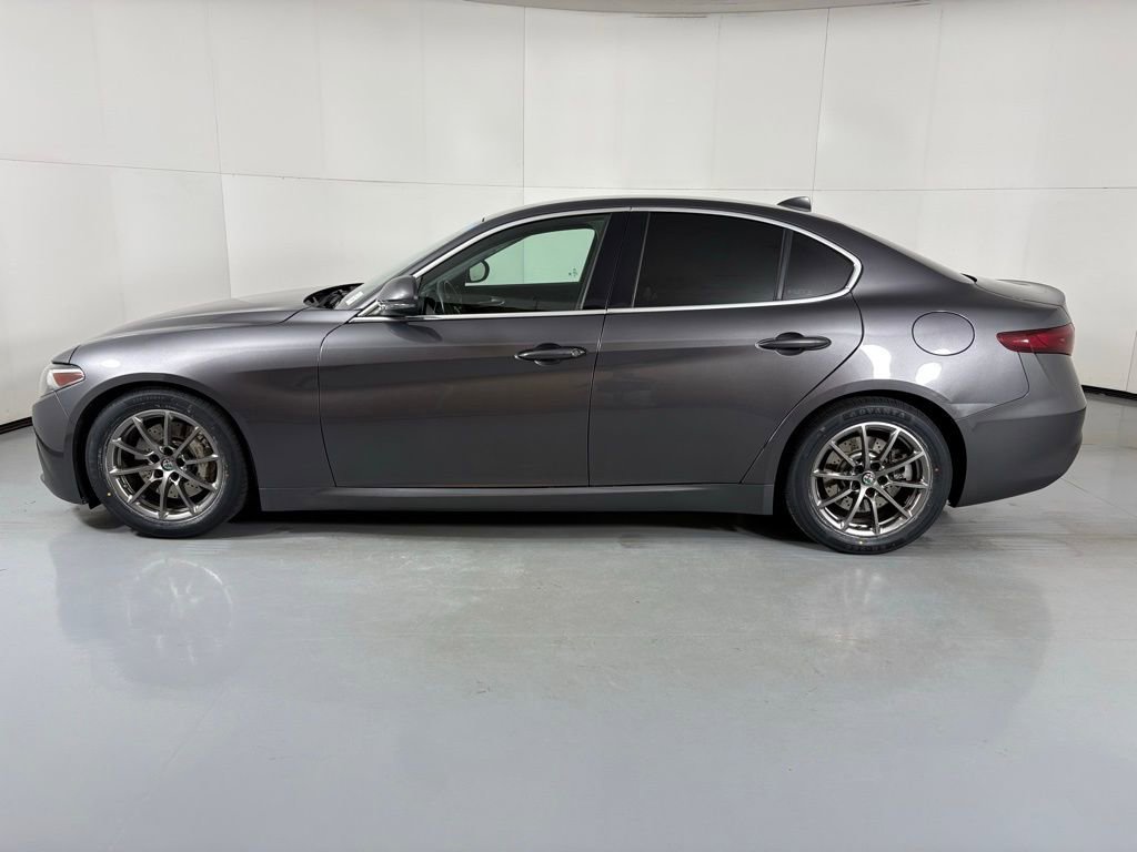 Used 2019 Alfa Romeo Giulia image 6