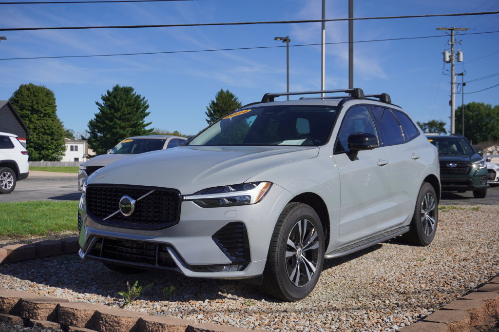 Used 2024 Volvo XC60 B5 Core AWD/4WD image 3