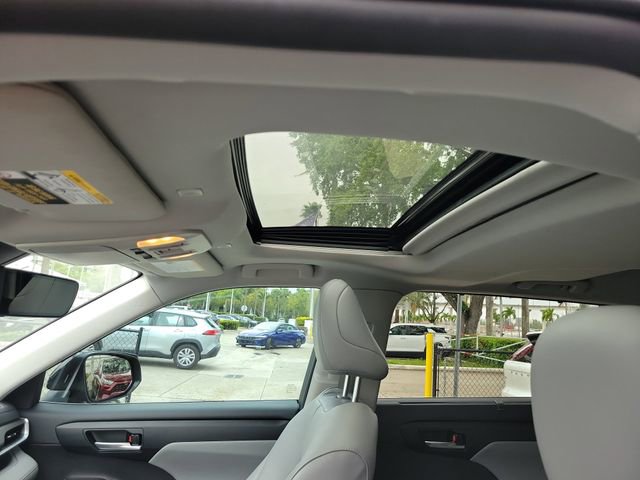 Used 2024 Toyota Highlander XLE image 12