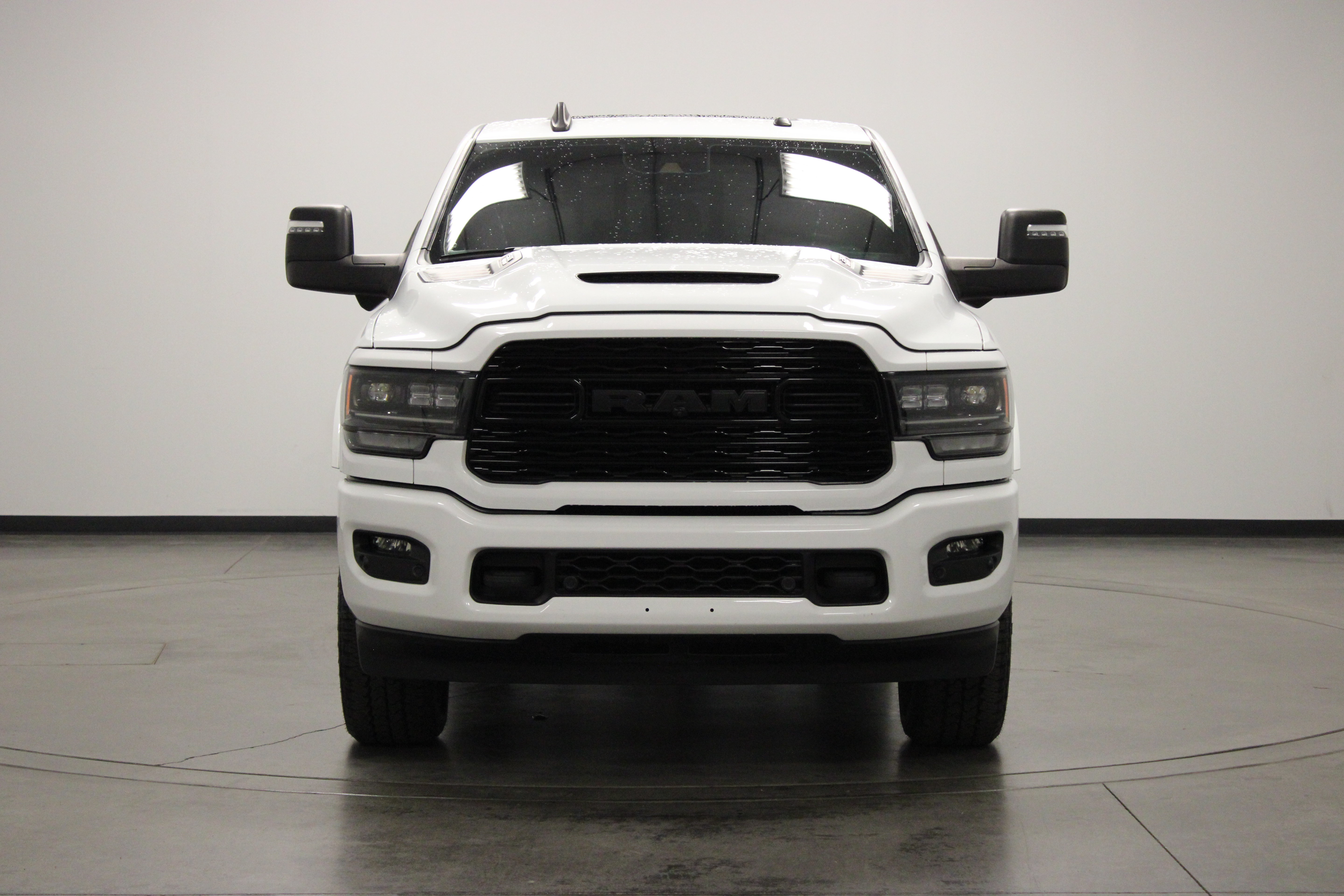 Used 2024 RAM 2500 Limited AWD/4WD image 3